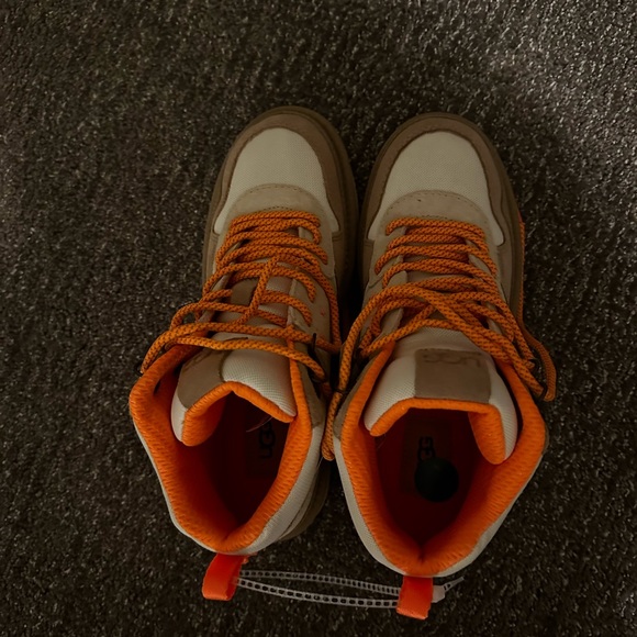 Ugh boots with laces - Picture 3 of 6